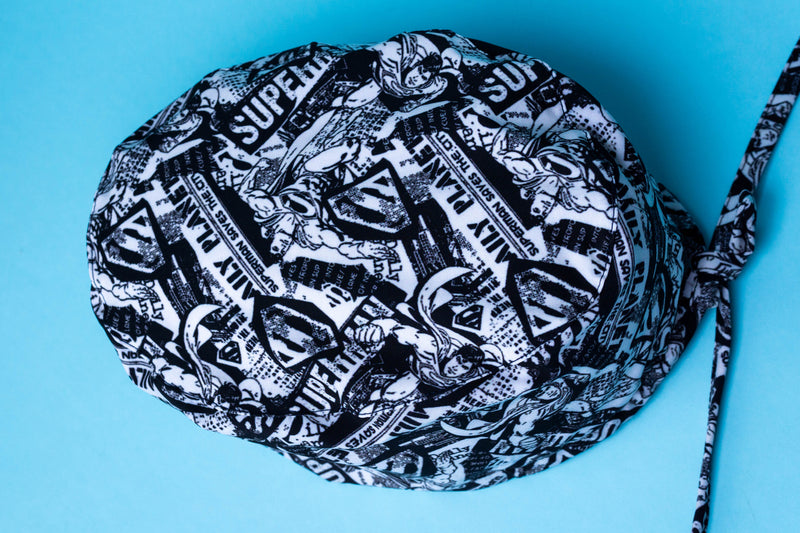Gorro quirúrgico Superman blanco y negro