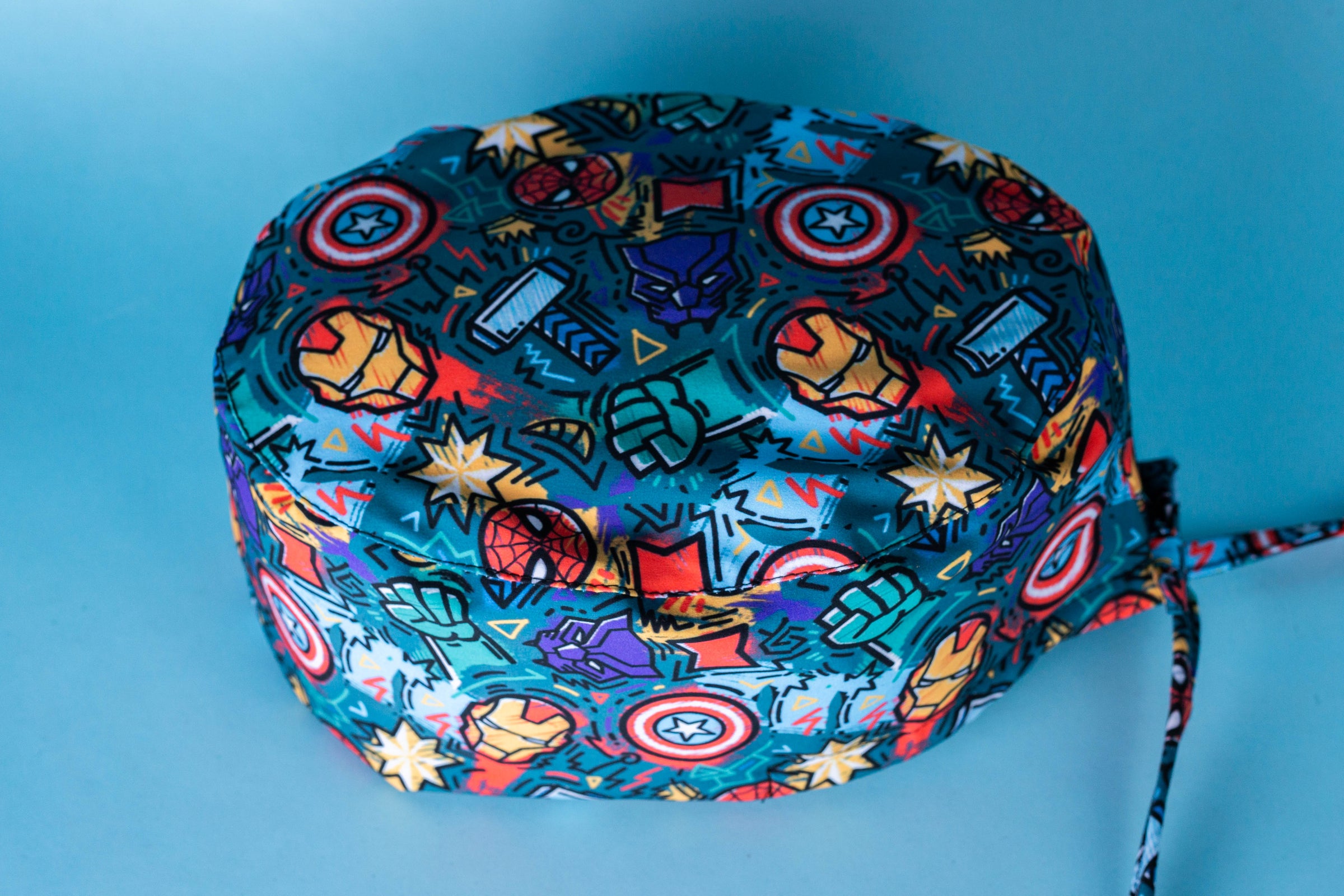 Gorro quirúrgico vengadores crayola
